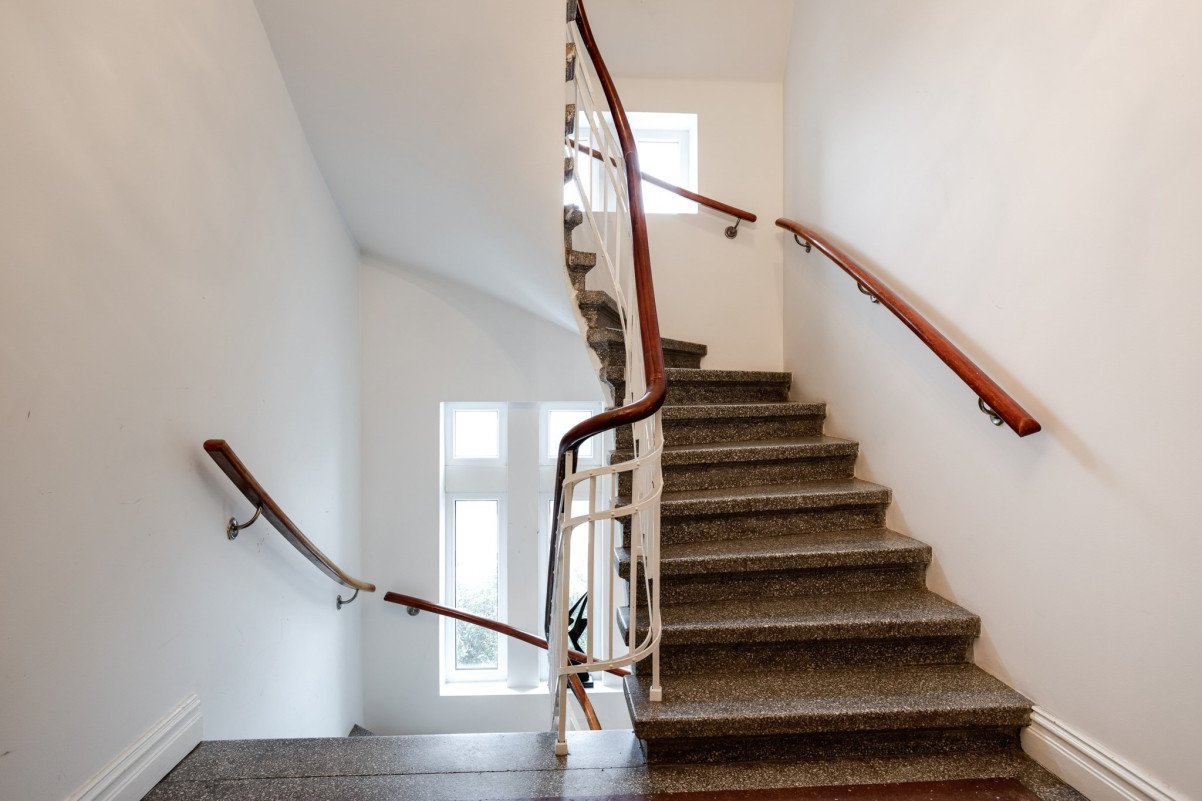 Trapphus upp till översta plan Köpingevägen 9