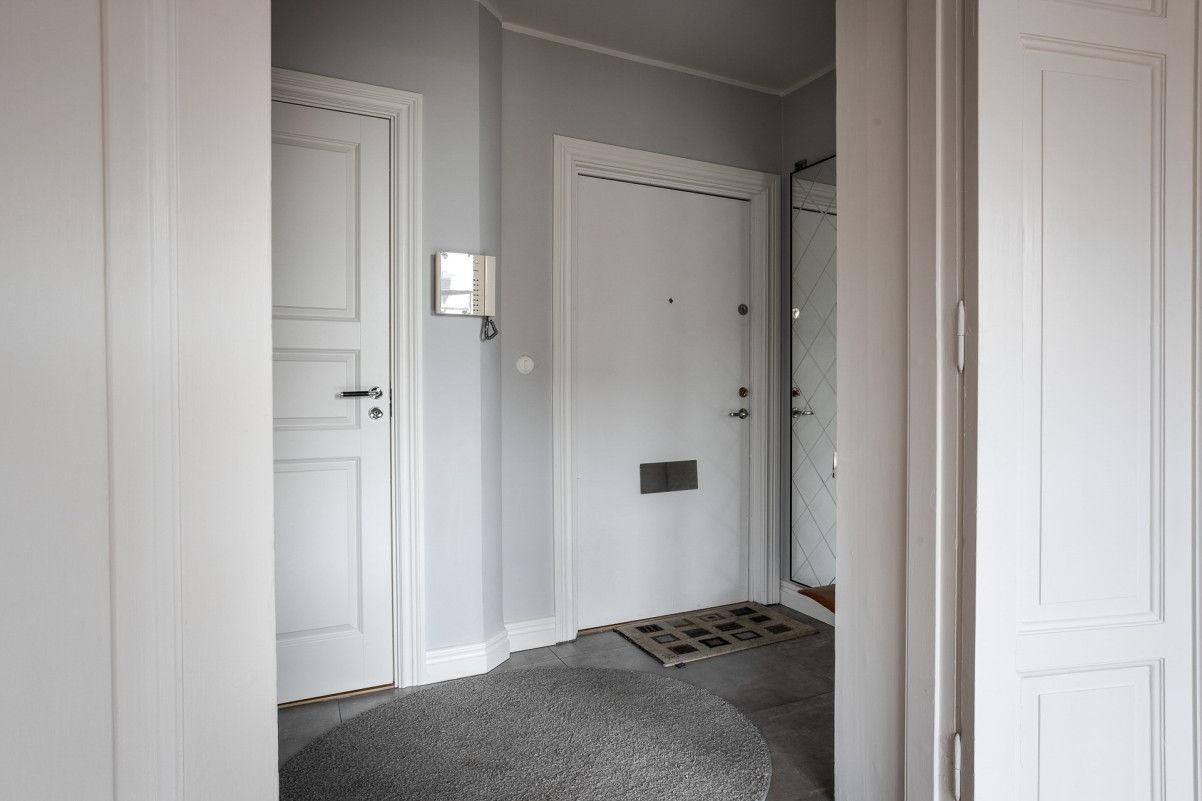 Entré med garderob Hälsovägen 9