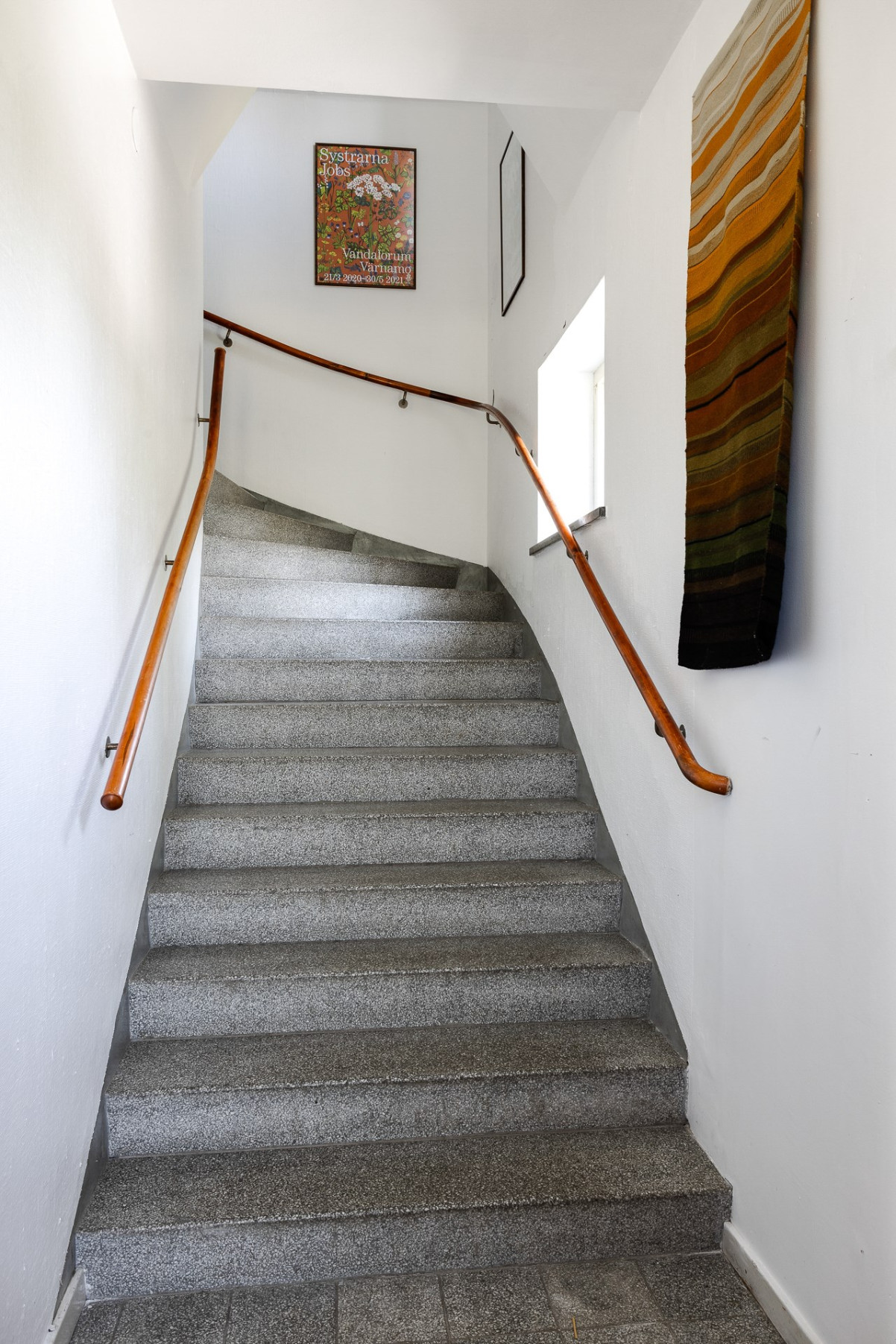 Trapphus som skiljer av 3 bostäder om man så vill Wärdshusvägen 18