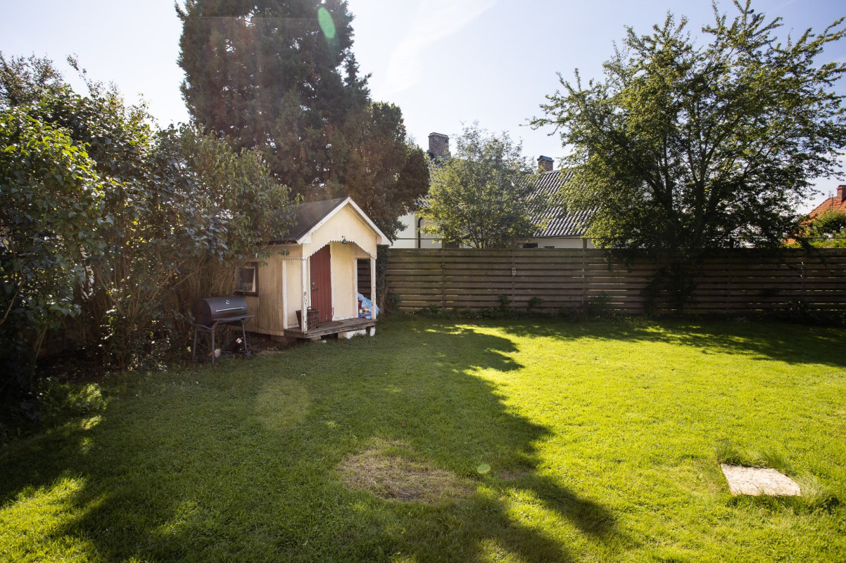 Trädgård Wärdshusvägen 18