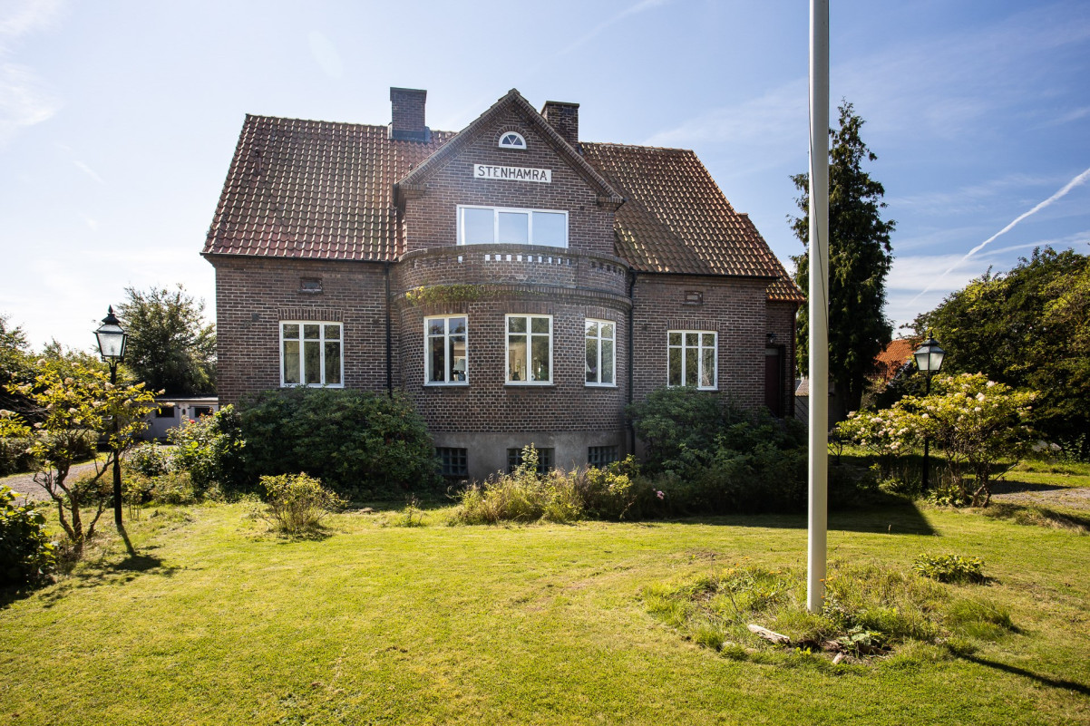 Tegelhus när det är som vackrast Wärdshusvägen 18