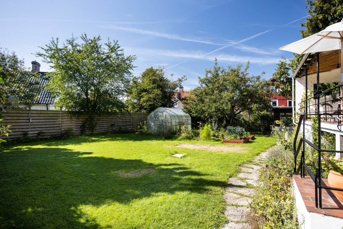 Trädgård Wärdshusvägen 18