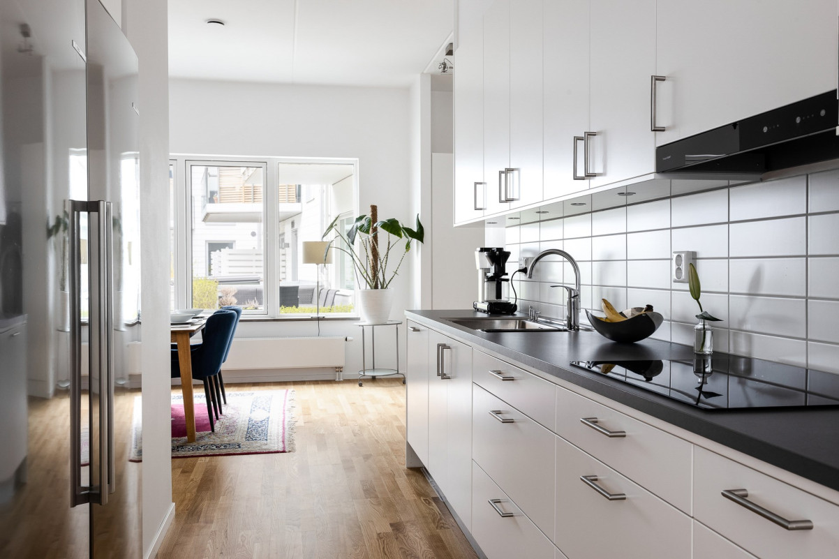 Köksbild mot matplatsen Redaregatan 33