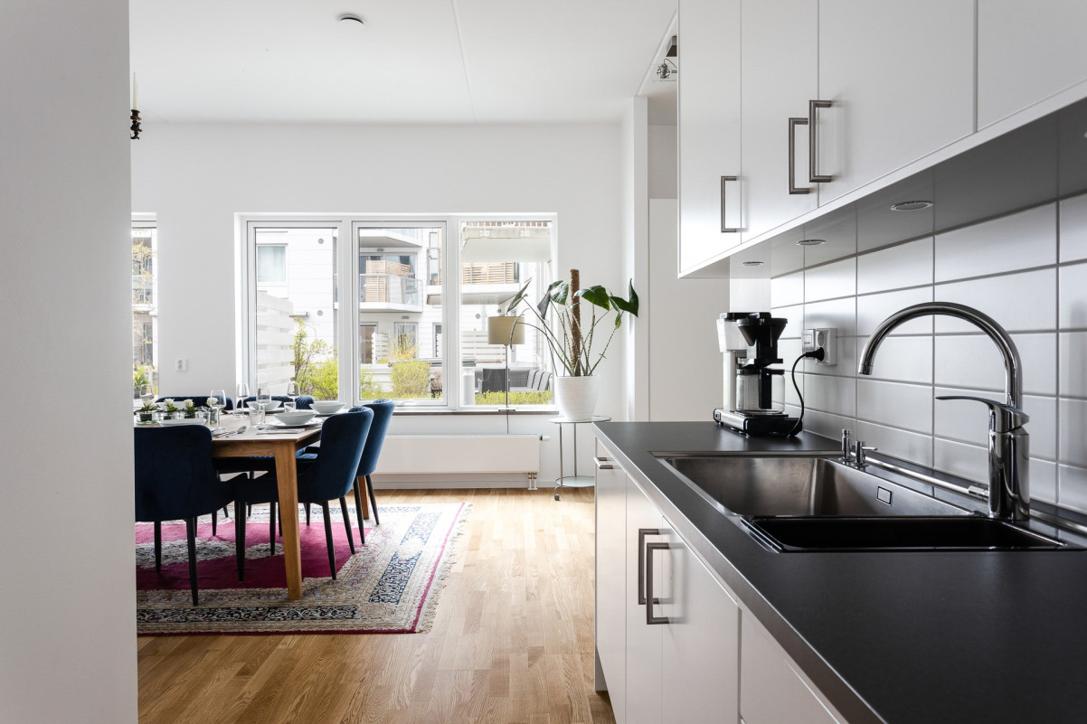 Vy från kök mot matplats Redaregatan 33