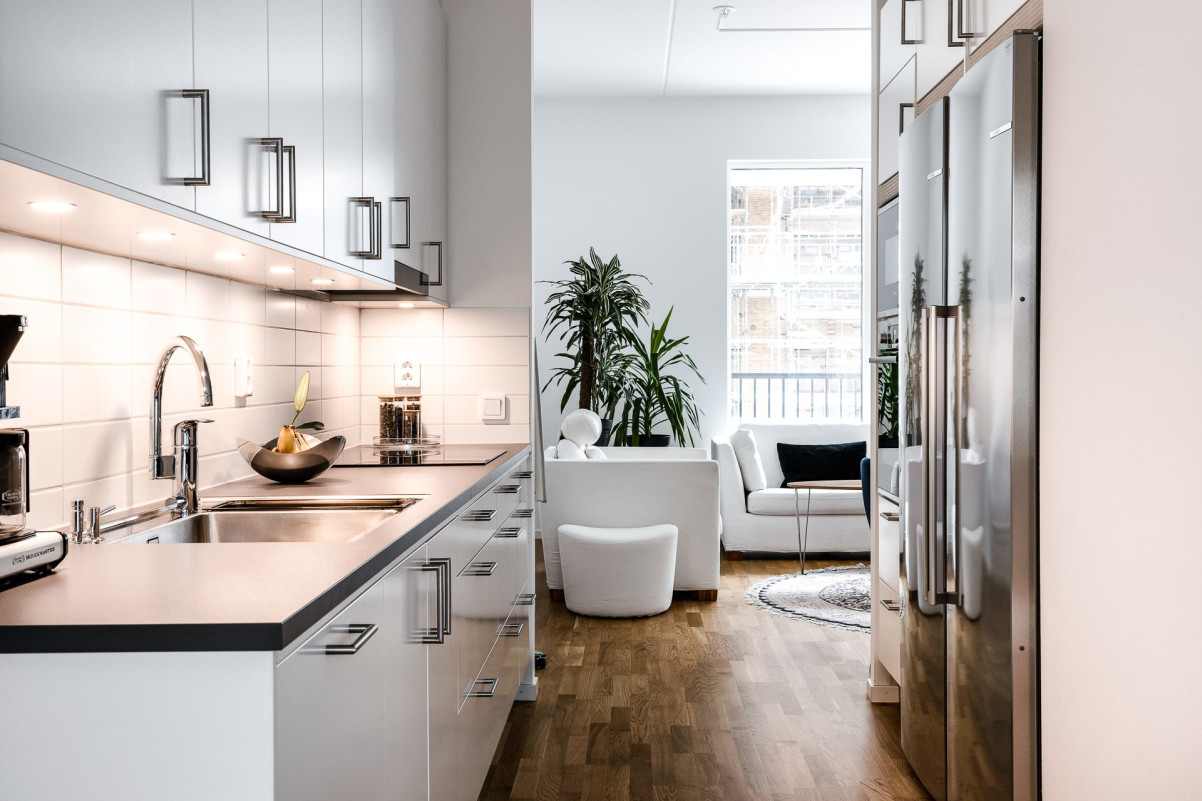 På andra sidan köket placeras vardagsrummet Redaregatan 33