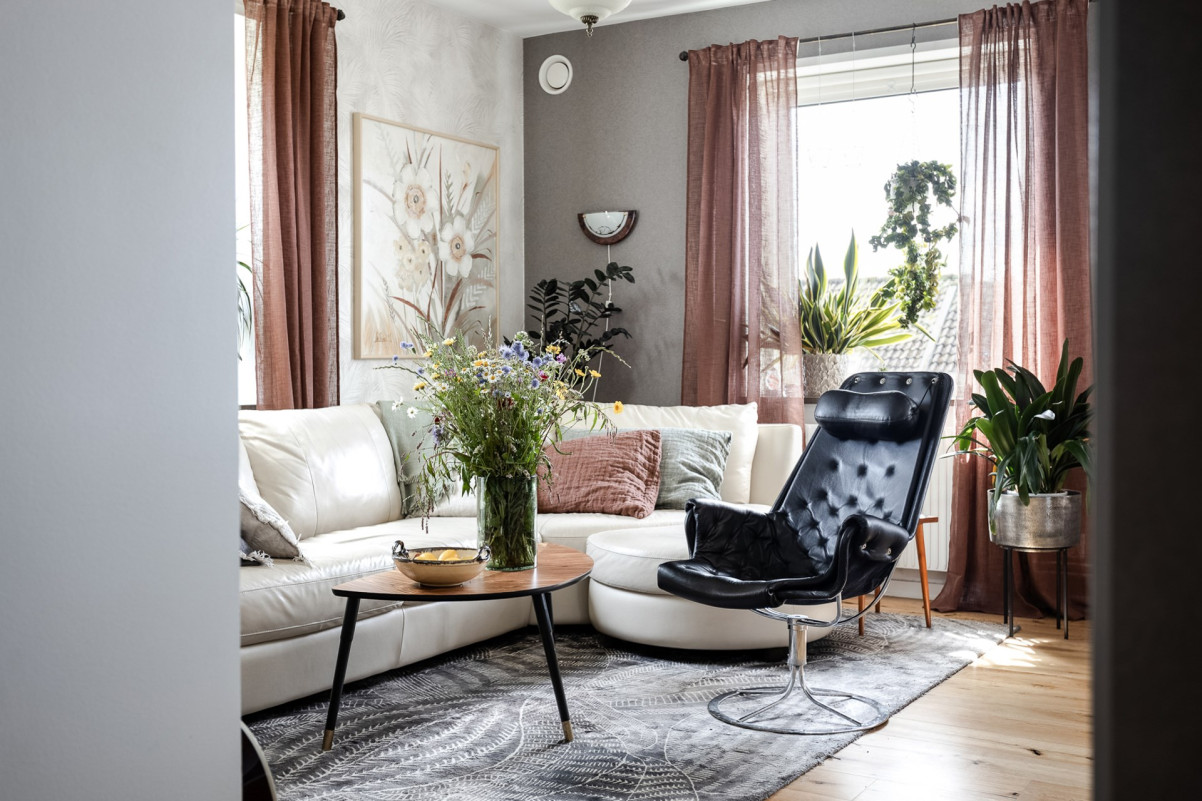 Vy från hallen mot allrummet Vy från hallen mot allrummet Röamöllagatan 34