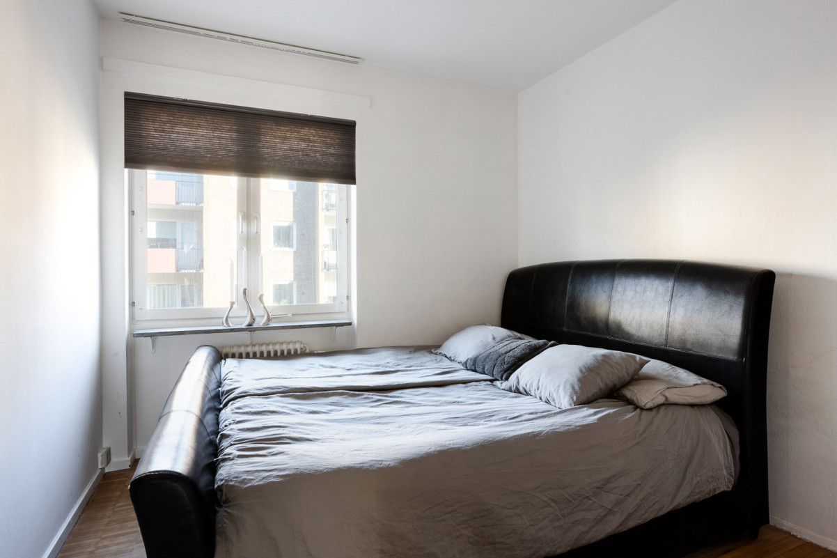 Sovrum som vetter mot den lugna innergården Malmögatan 3B