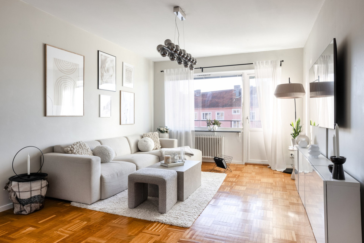 Ljust rymligt vardagsrum Malmögatan 3B