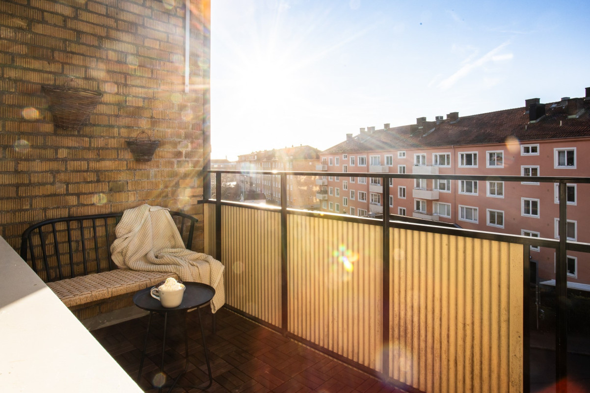 Solig balkong Malmögatan 3B