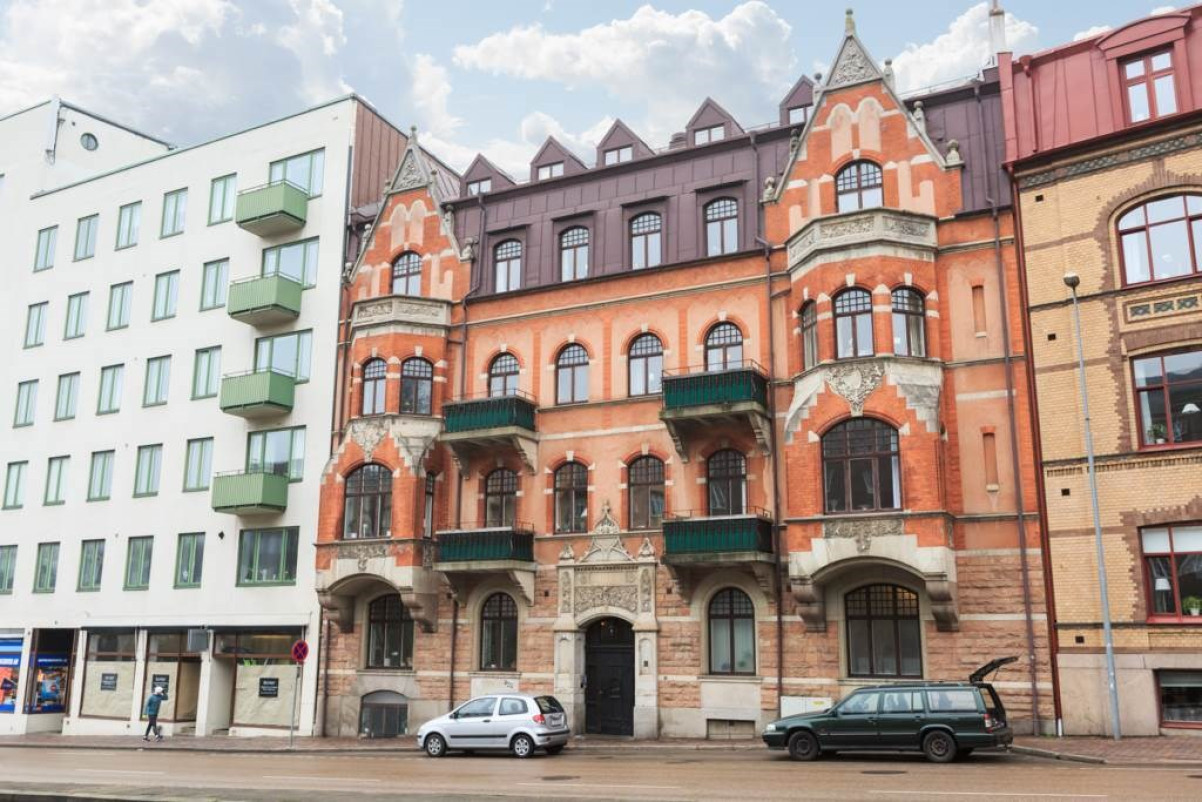 Vacker byggnad! Hälsovägen 7A