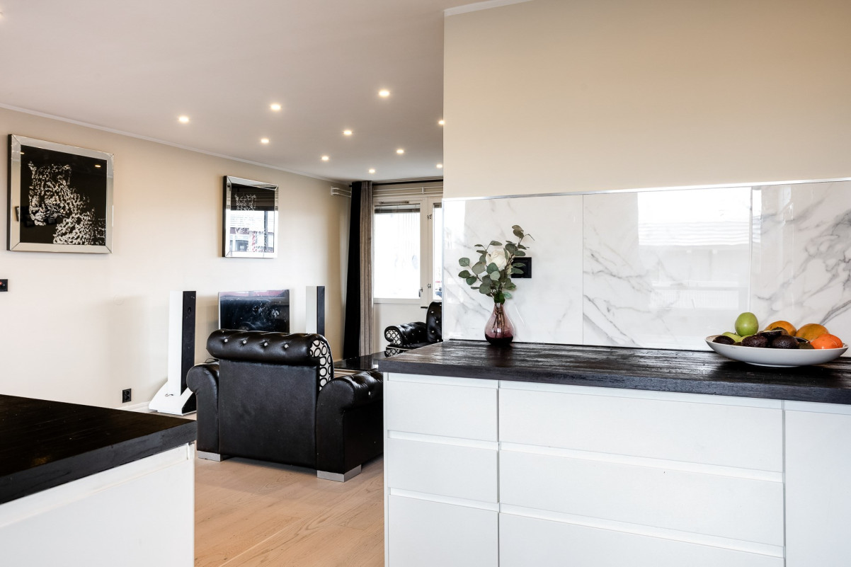 Vy från köket mot vardagsrummet Sockengatan 22A