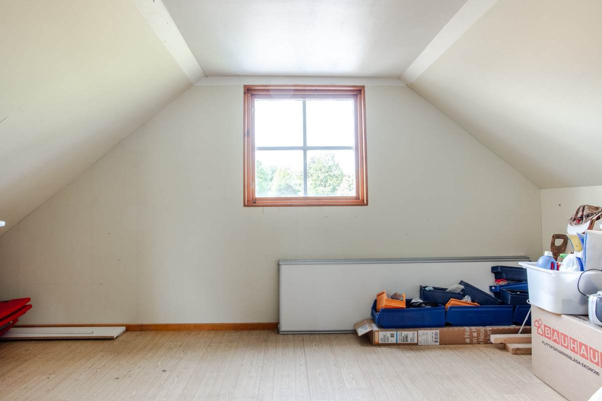 Garagets ovanvåning, rum 2. Tunnebergavägen 32