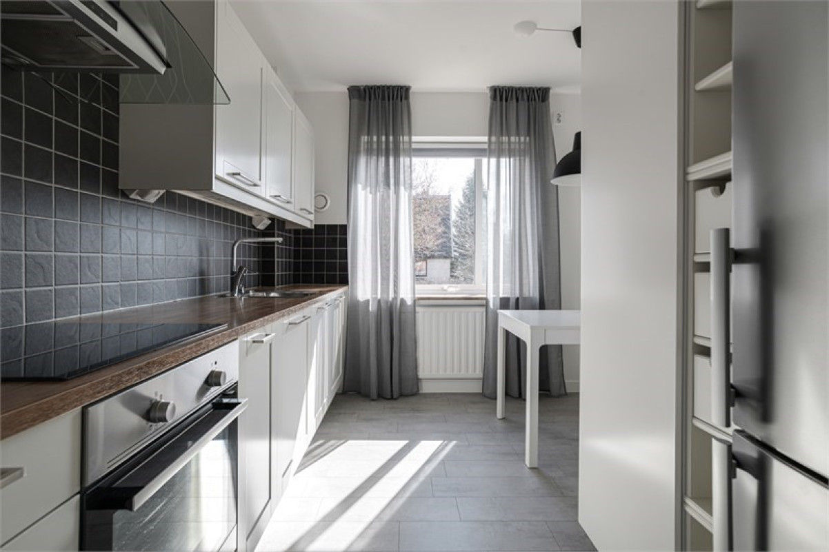 Modernt kök med matplats för 4 personer Ystadsgatan 12C