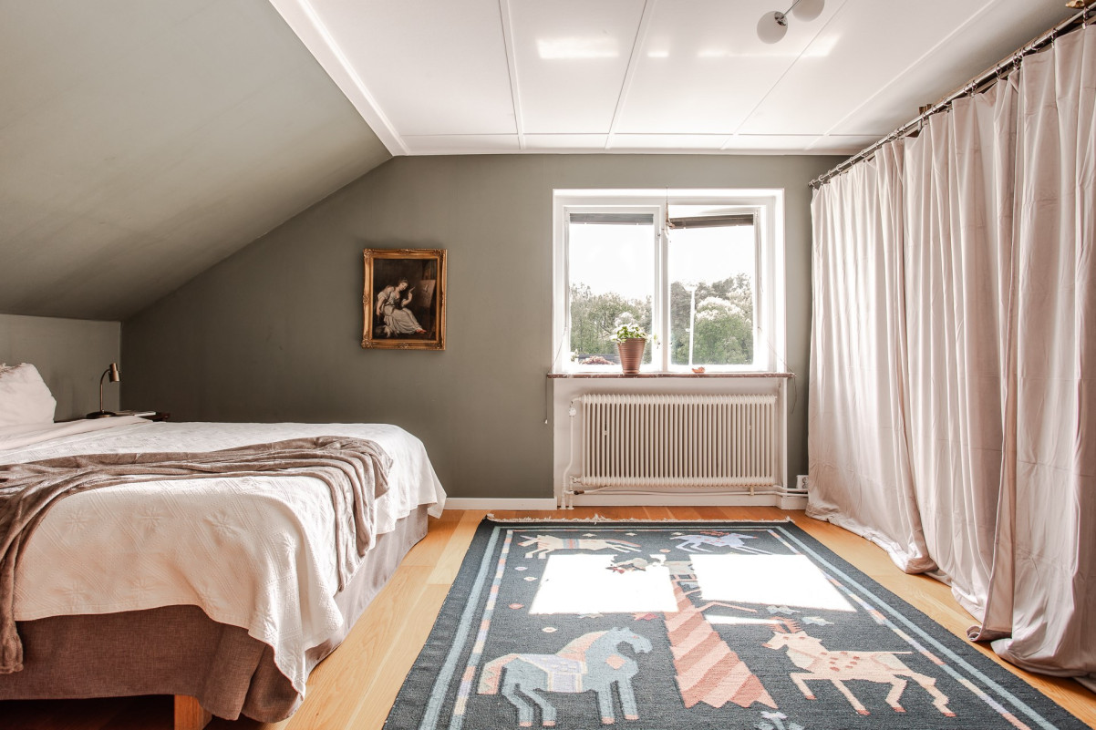 Ovanvåningens största sovrum Skolvägen 30