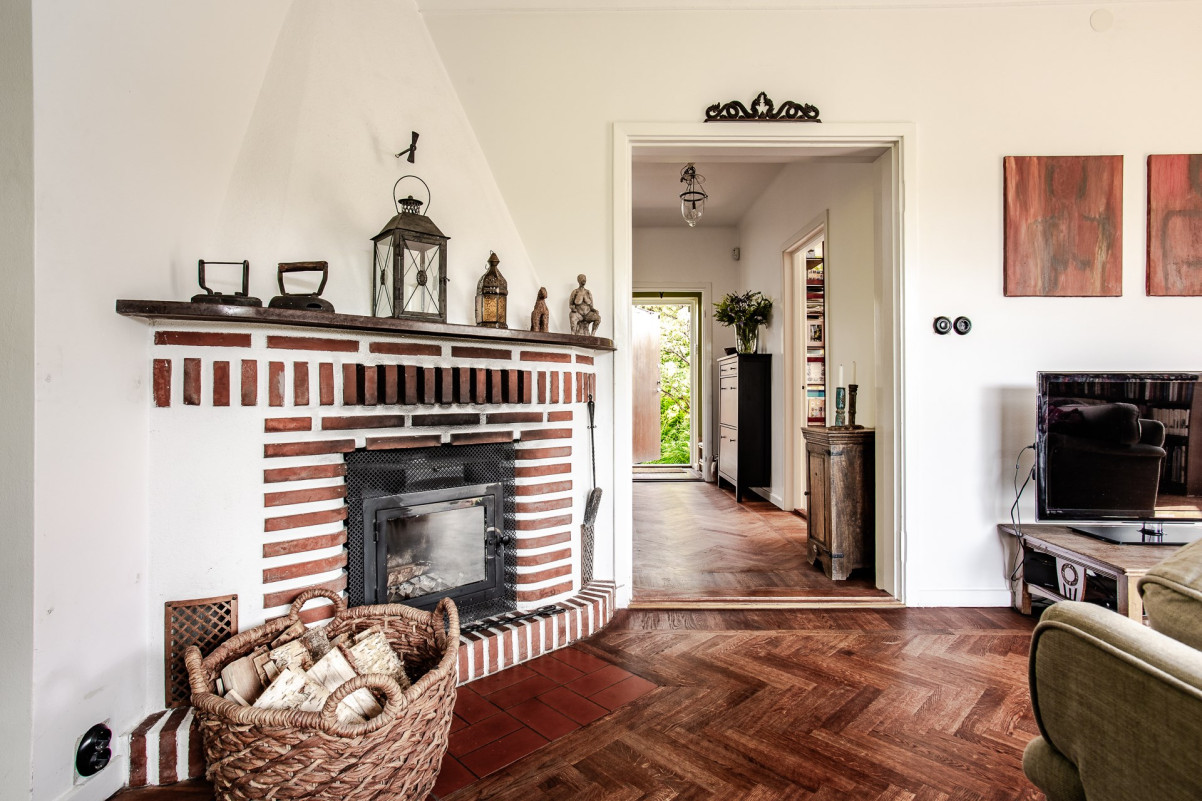 Maffig eldstad ger otroligt bra värme åt hela huset Skolvägen 30