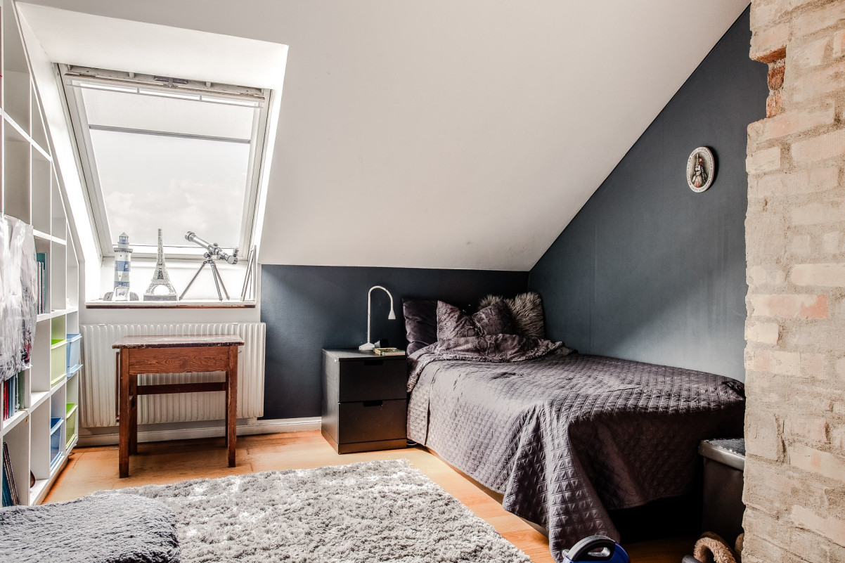 andra sovrummet på ovanplan (tidigare allrum) Skolvägen 30