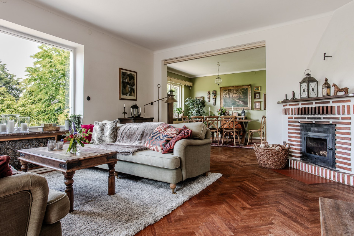 Matsal och vardagsrum i fil Skolvägen 30