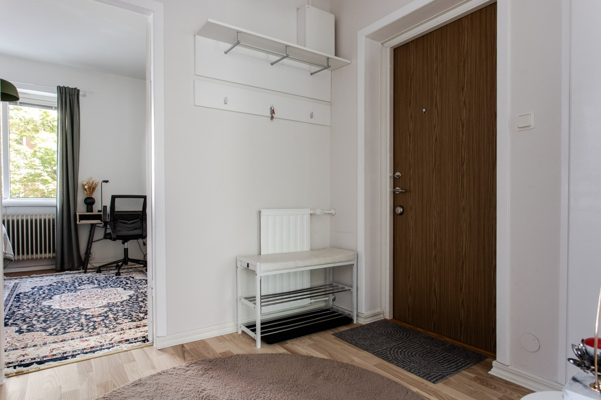 Trivsam hall med plats för avhängning Visitörsgatan 4