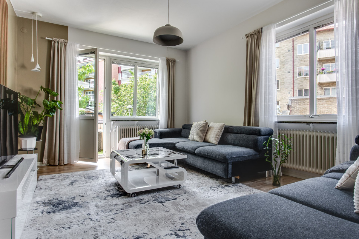 Modernt och ljust vardagsrum i gavelläge Visitörsgatan 4