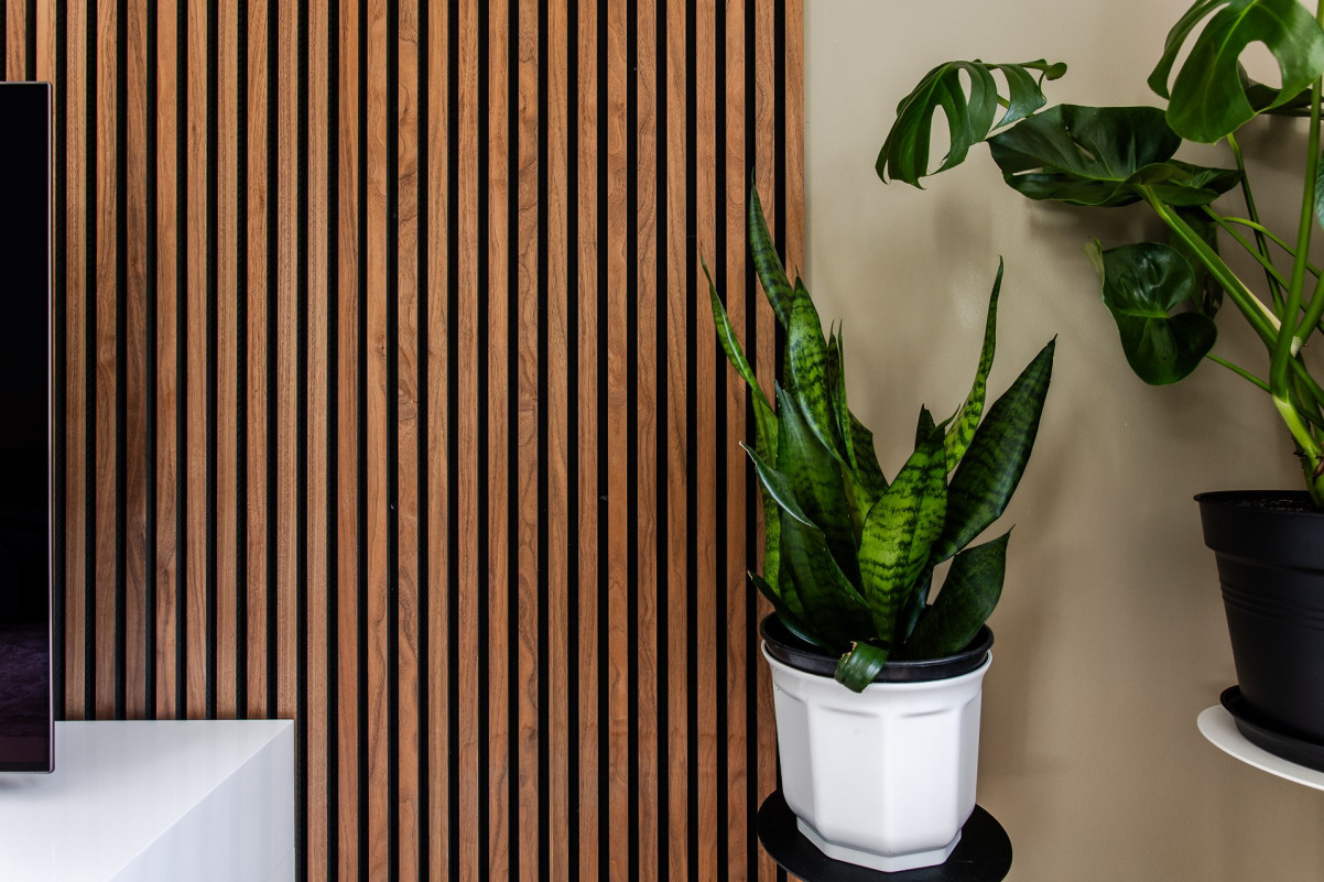 Läcker akustikpanel i vardagsrummet Visitörsgatan 4