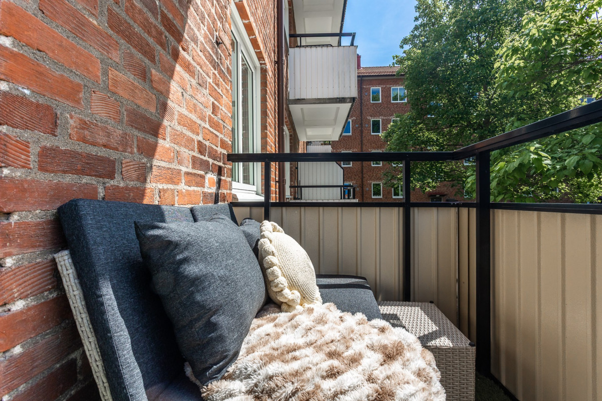 Balkong i soligt västerläge Visitörsgatan 4