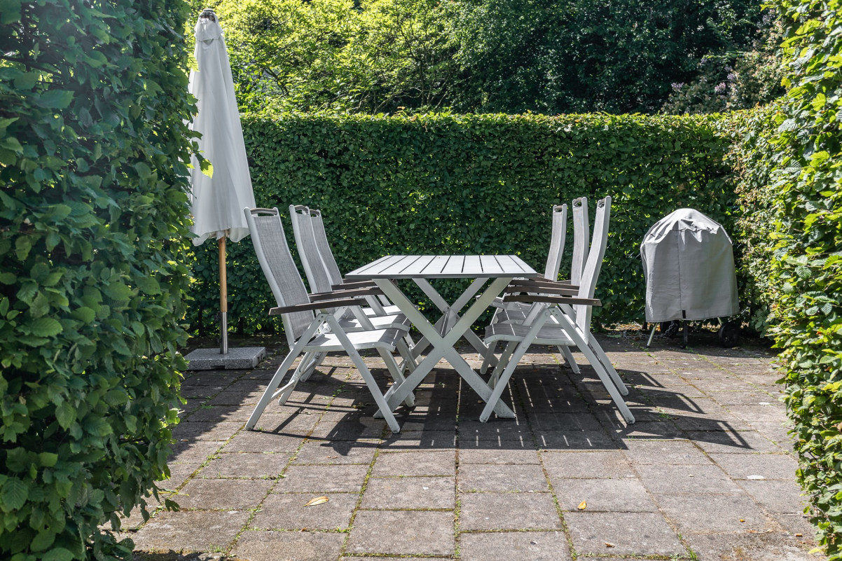 Möblemang och grill som får nyttjas av medlemmarna Visitörsgatan 4