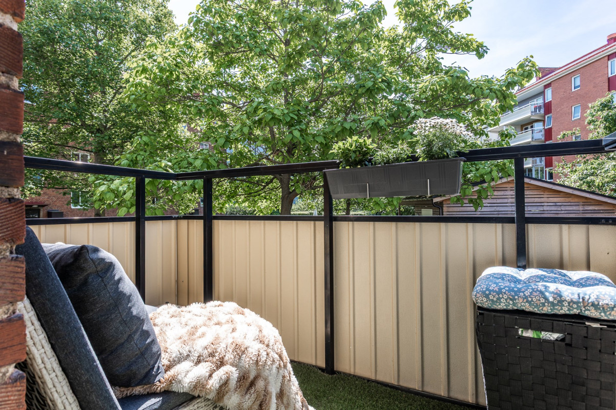 Balkong i soligt västerläge Visitörsgatan 4