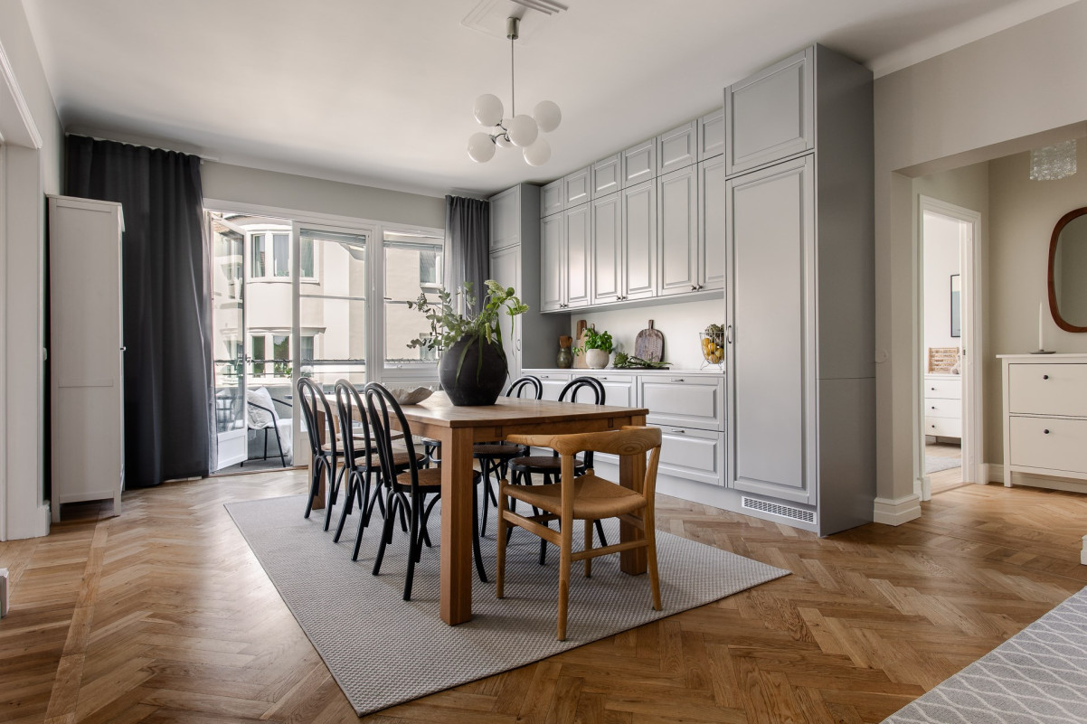 Kök med plats för stora matbordet Pålsjögatan 8