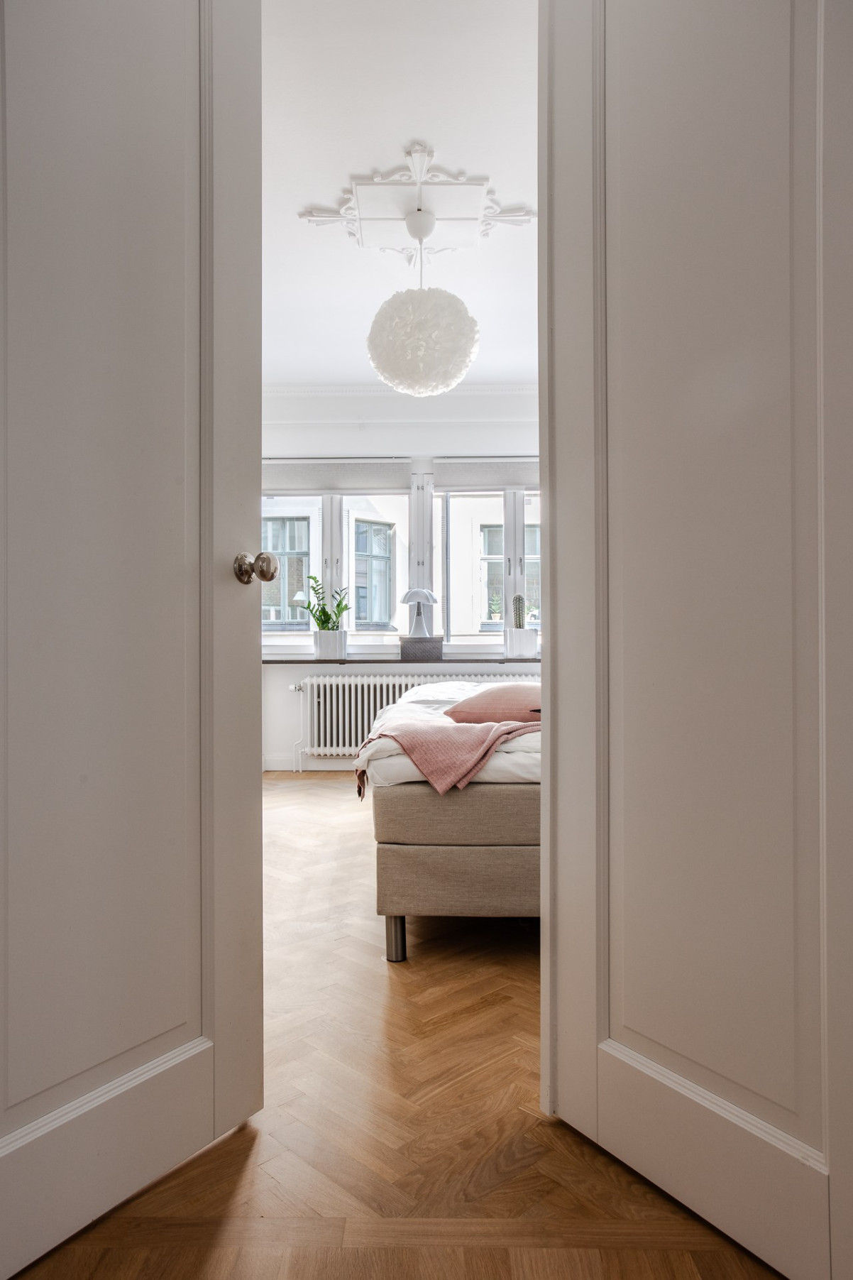 Massiva dörrar från Ekstrands Drottninggatan 53B