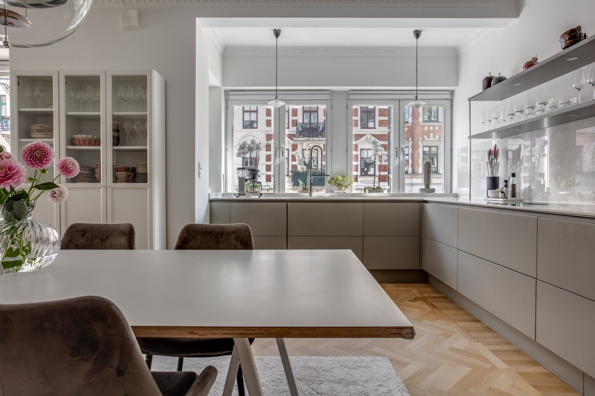 Härligt med alla dessa gavelfönster Drottninggatan 53B