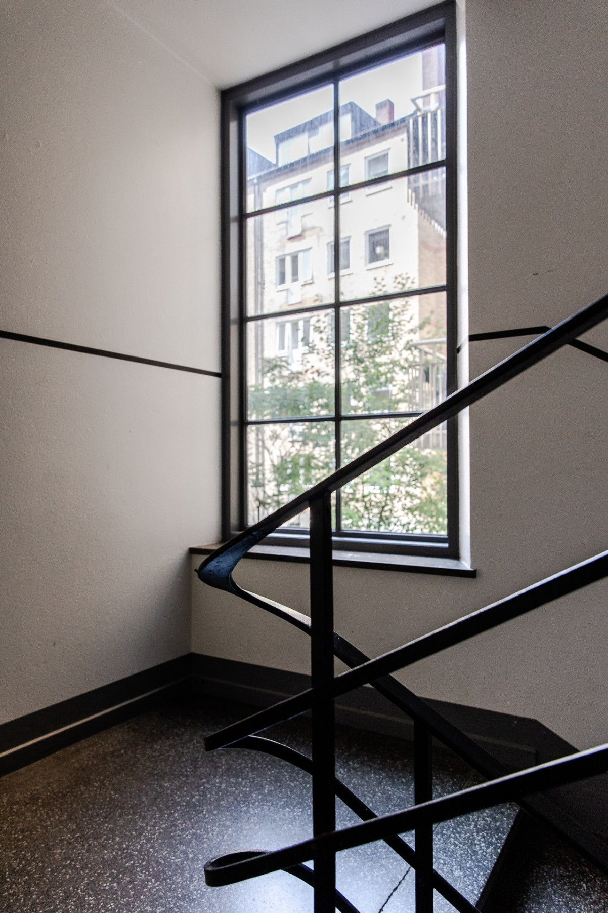 Även trapphuset har häftiga detaljer Drottninggatan 53B