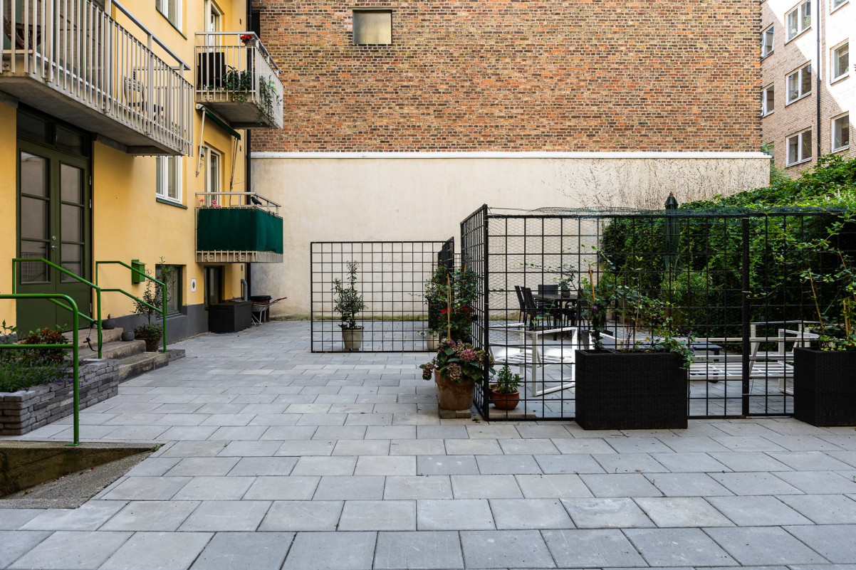 Nyrenoverad innergård Drottninggatan 53B