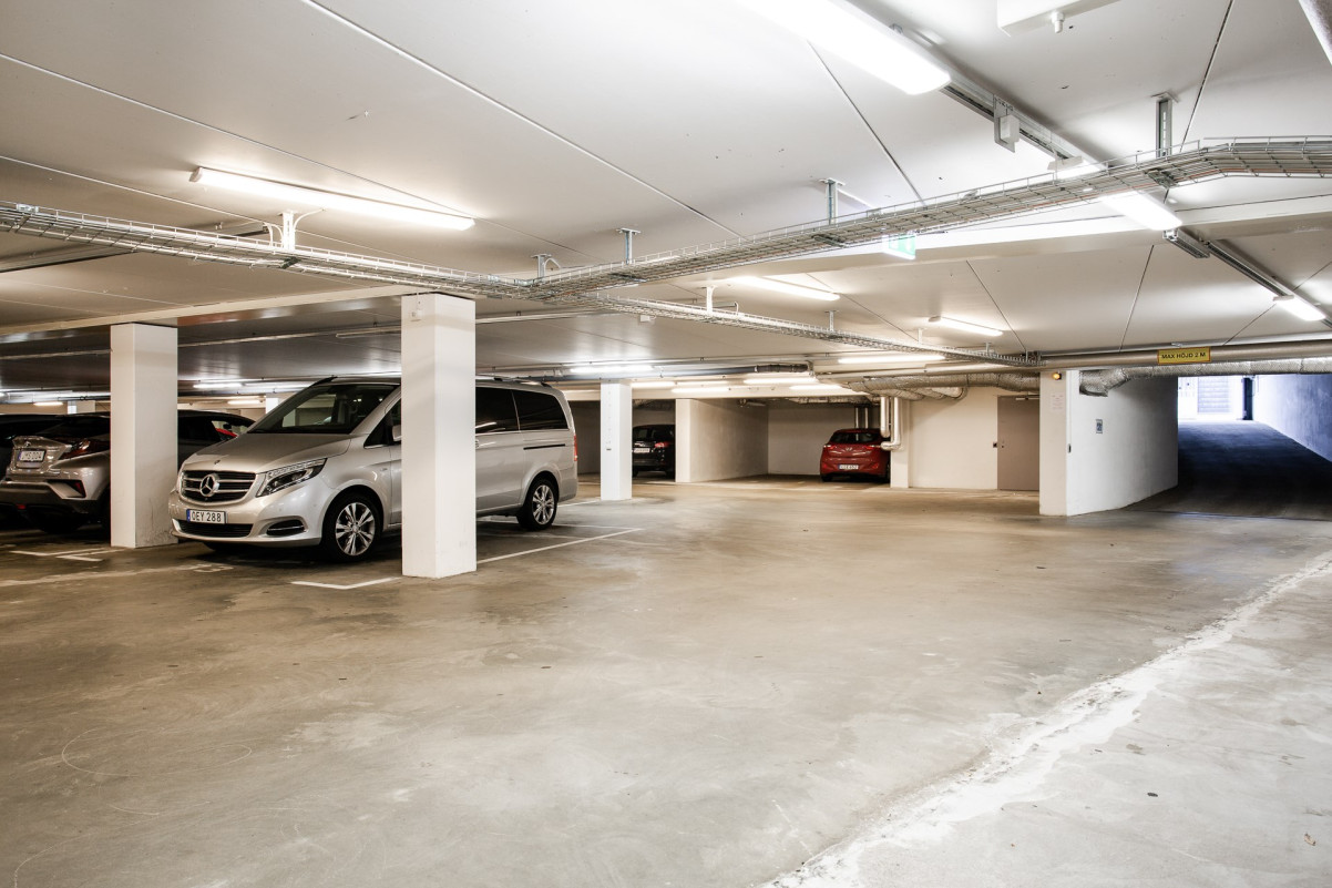 Föreningens garage under gården Kullavägen 35