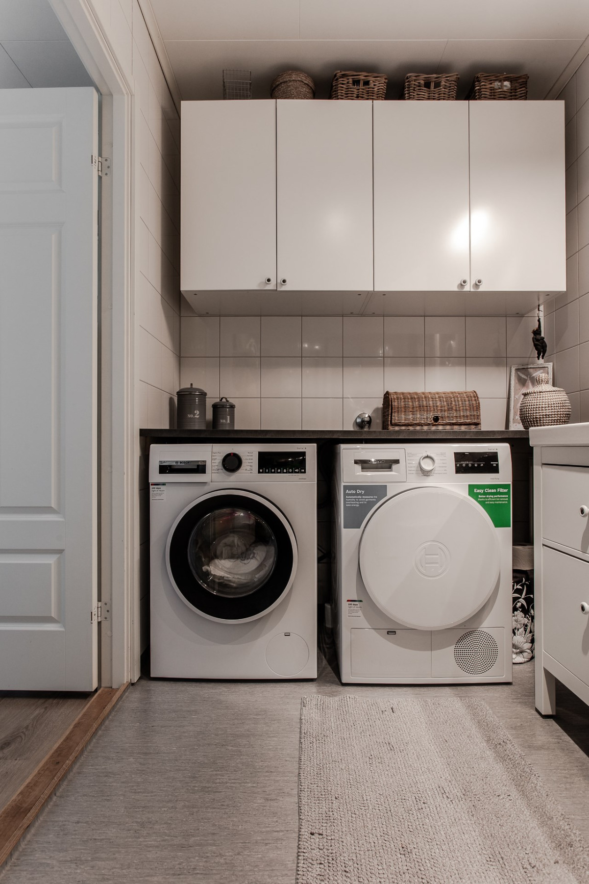 Även tvättavdelningen är uppdaterad Hylleblomsvägen 58