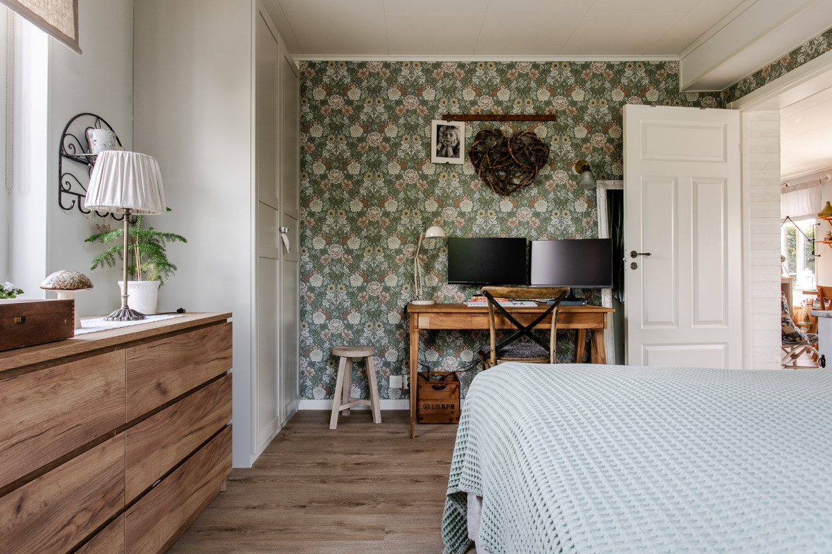 Uppdaterat med bra förvaring genom garderober Hylleblomsvägen 58