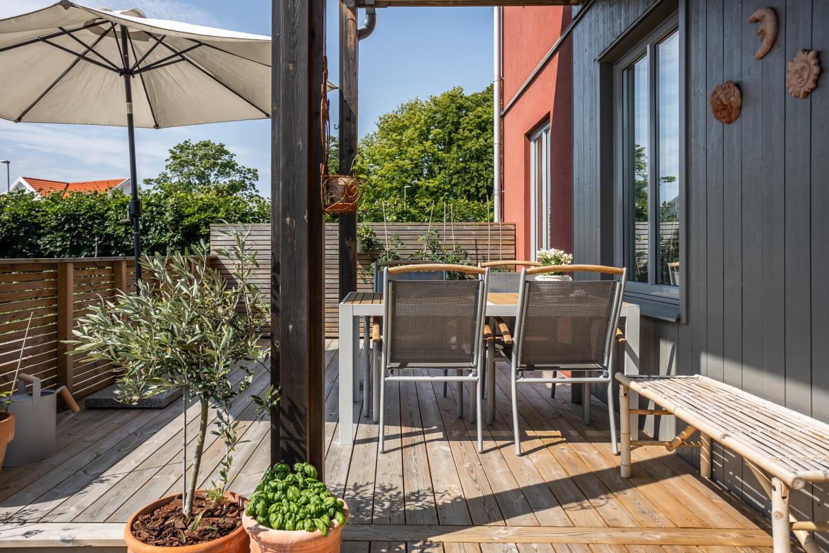 Uteplatsen i bästa solläge Hylleblomsvägen 58