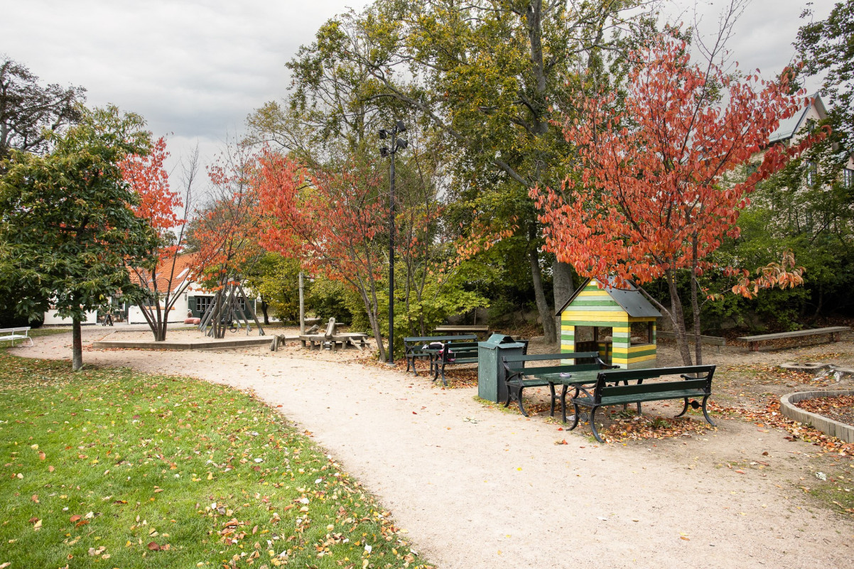 Med lekplats och picknicksområden Brommagatan 13