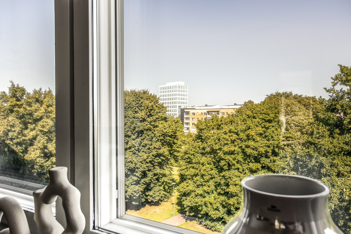 Utsikt från fönstren i vardagsrummet Frontgatan 8B