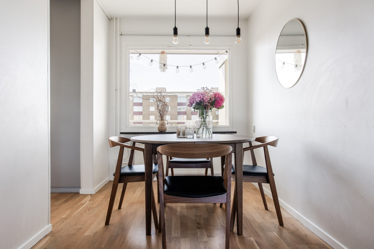 Matplats i direkt anslutning till köket Frontgatan 8B