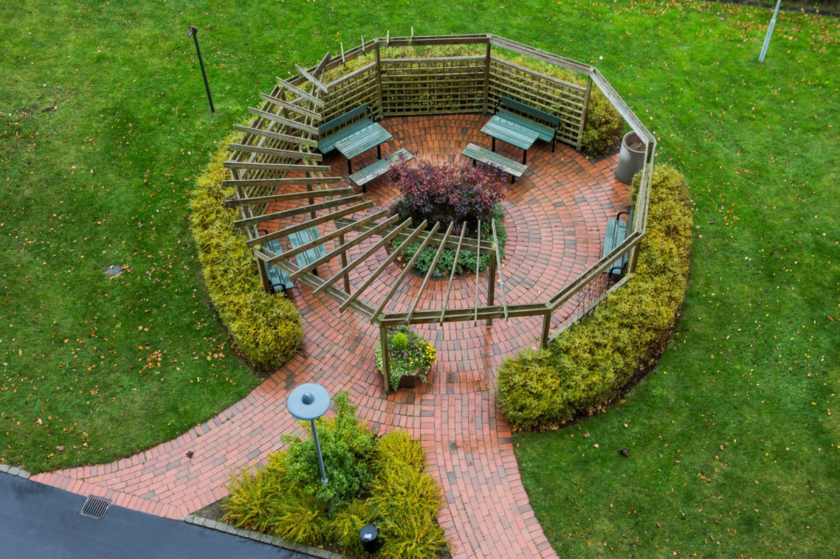 Mysig grillplats i området Frontgatan 8B