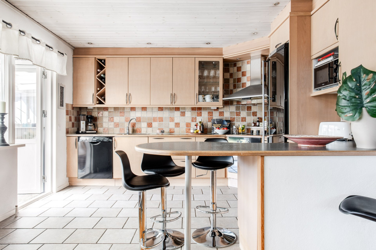 Social halvö i köket Vallmogatan 20