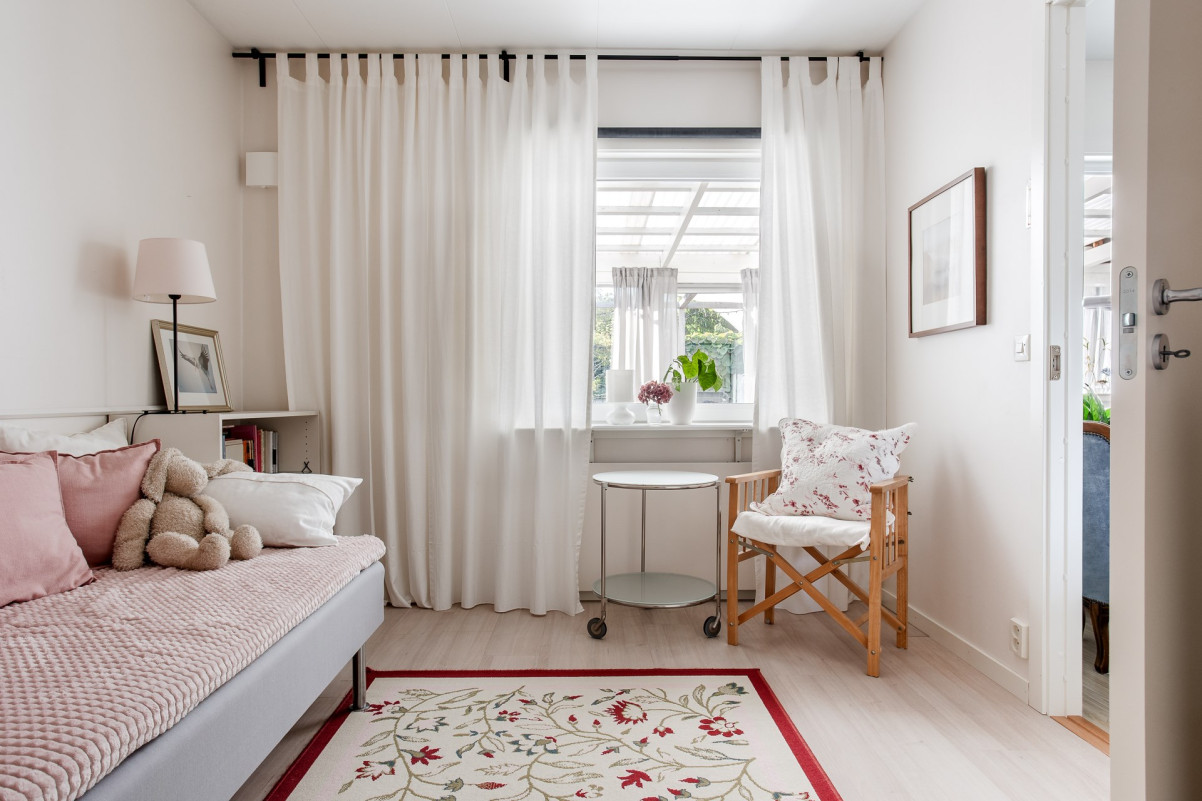 Ena av sovrummen Sandskäddevägen 12