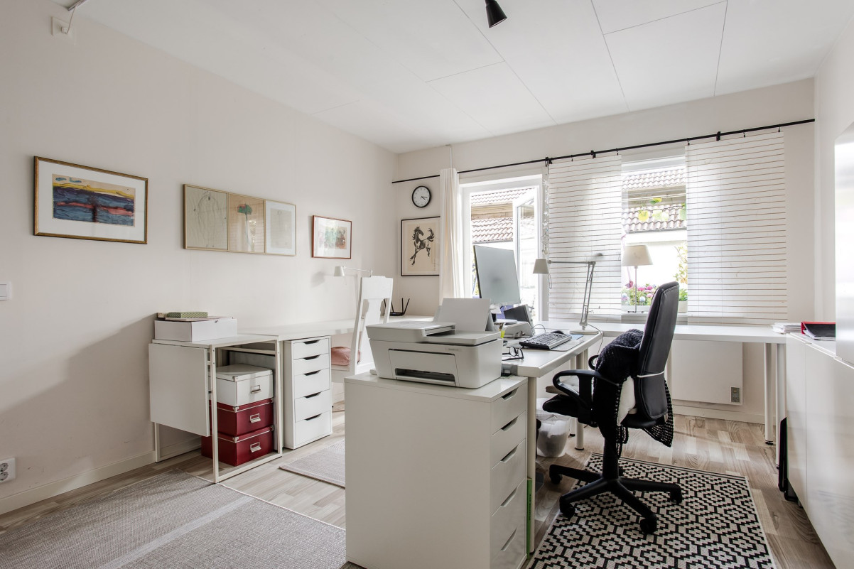 Idag kontor men kan förstås bli ett sovrum Sandskäddevägen 12