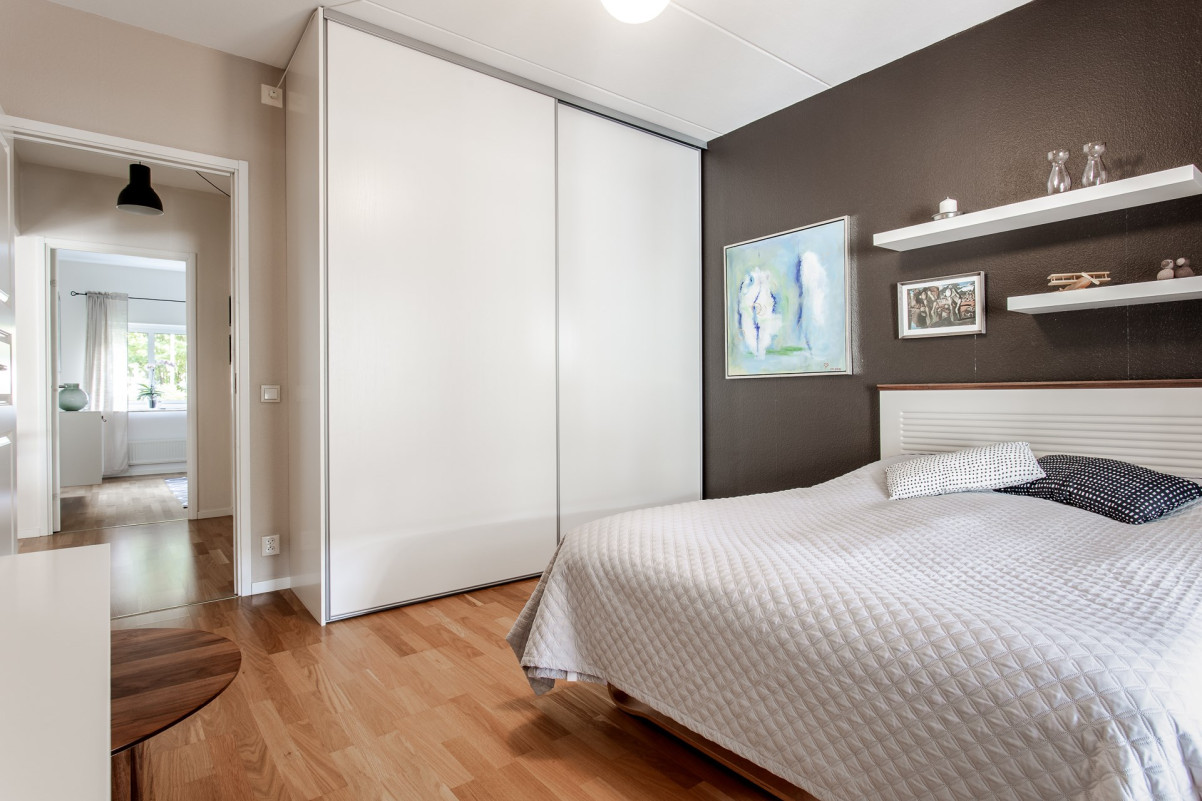 Sovrum 3 med garderob Sovrum 3 med garderob Bärnstensgatan 36A