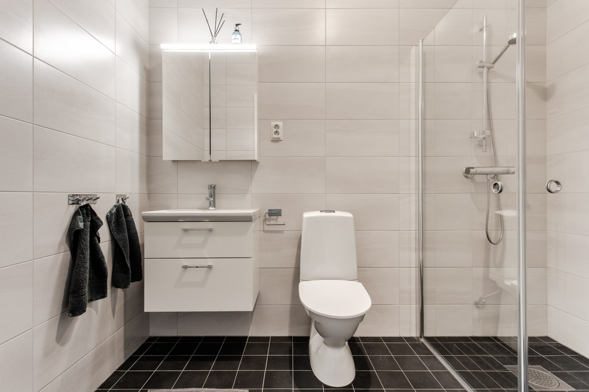 Helkaklat badrum på entréplan Ridvägen 29E