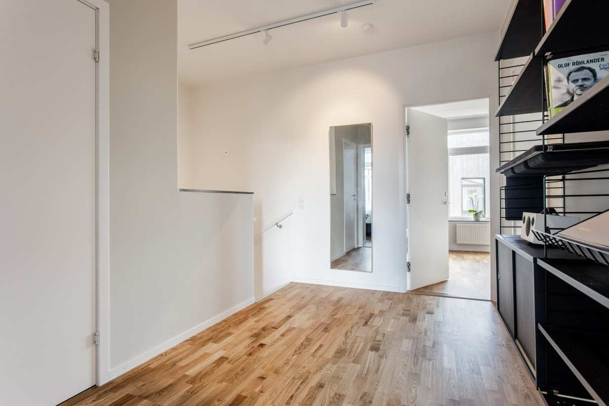 Möblerbar hall på övre plan Ridvägen 29E