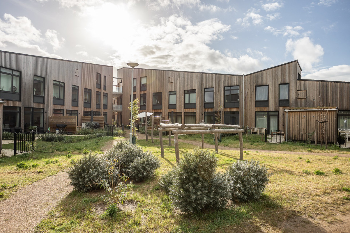 Utegym precis utanför uteplatsen på baksidan Ridvägen 29E