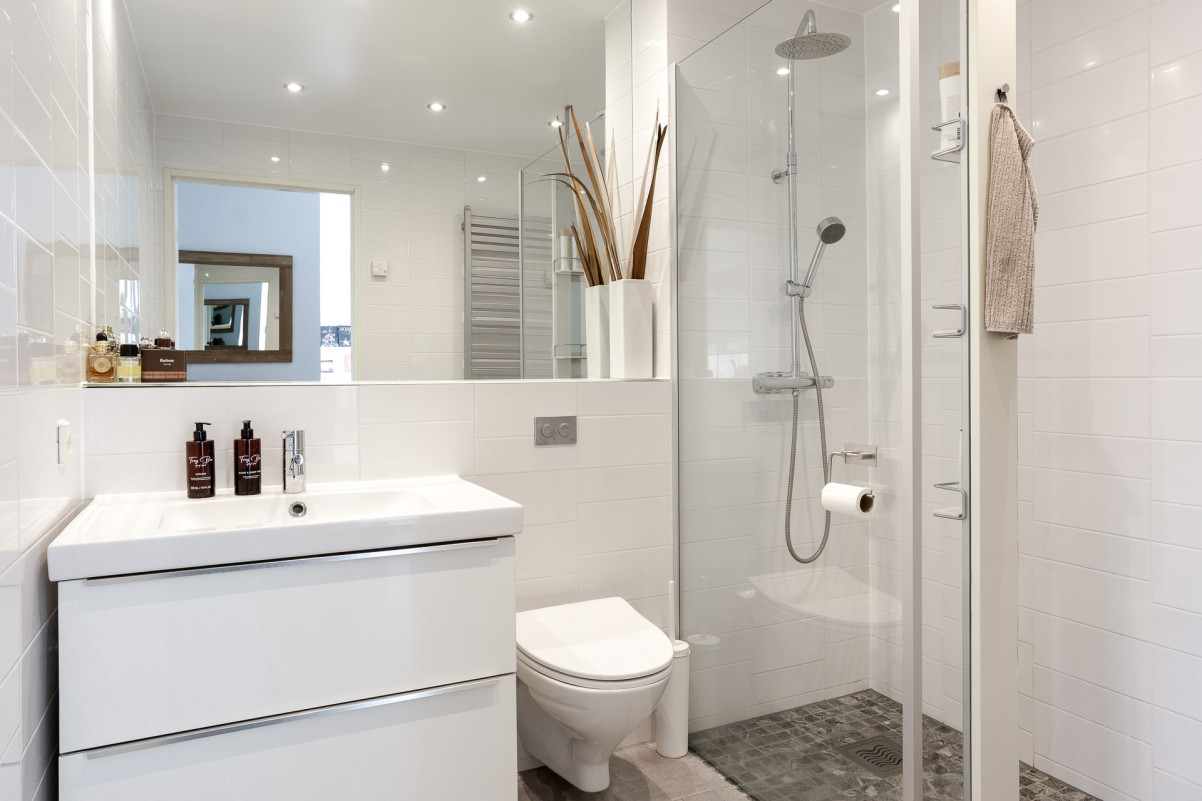 Badrum entréplan Tofsmesgatan 1