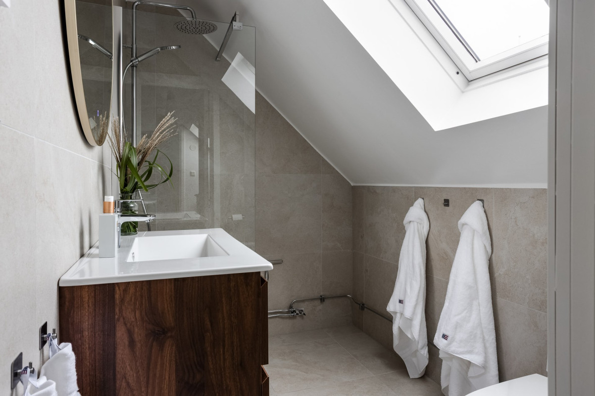 Nyrenoverat badrum m dusch Långåkersgatan 2