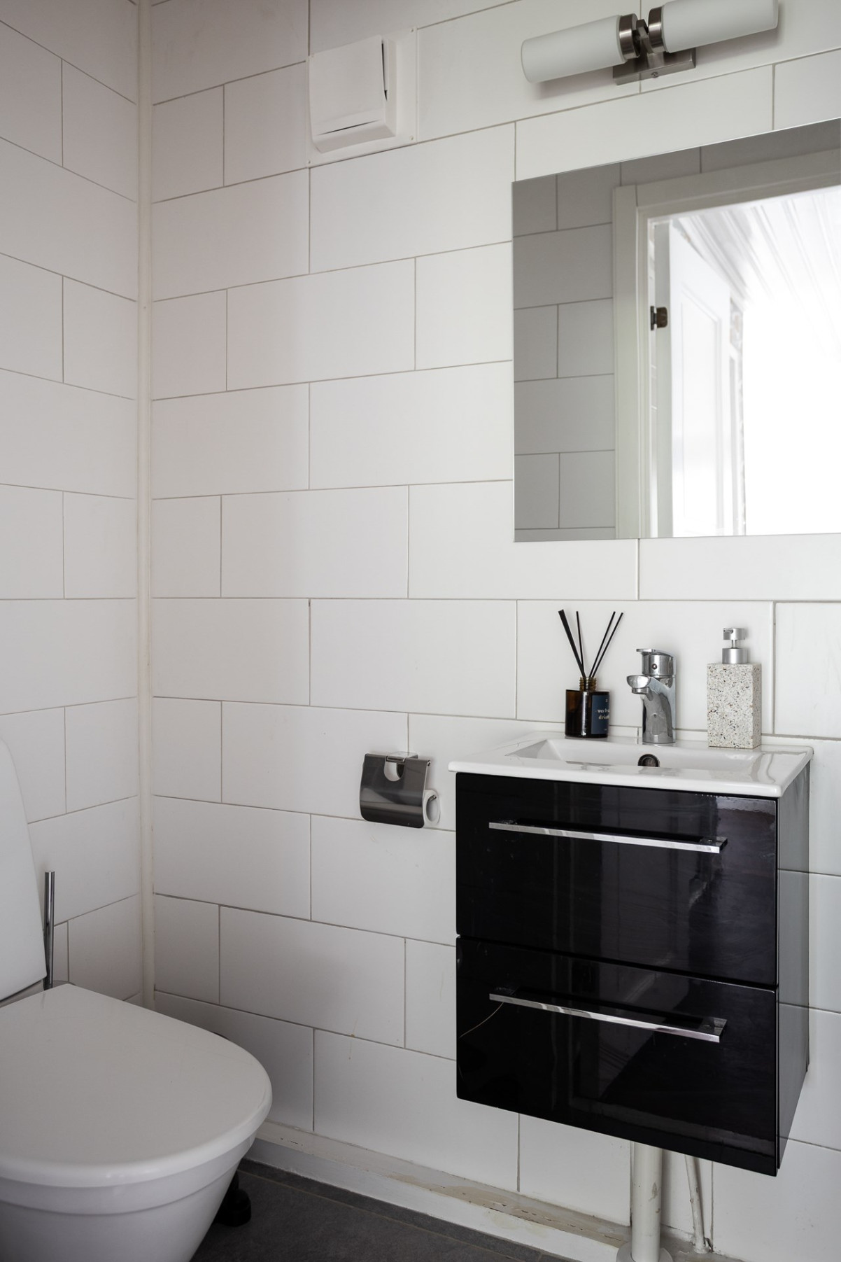 Helkaklad gäst-wc Helkaklad gäst-wc Grindögatan 109